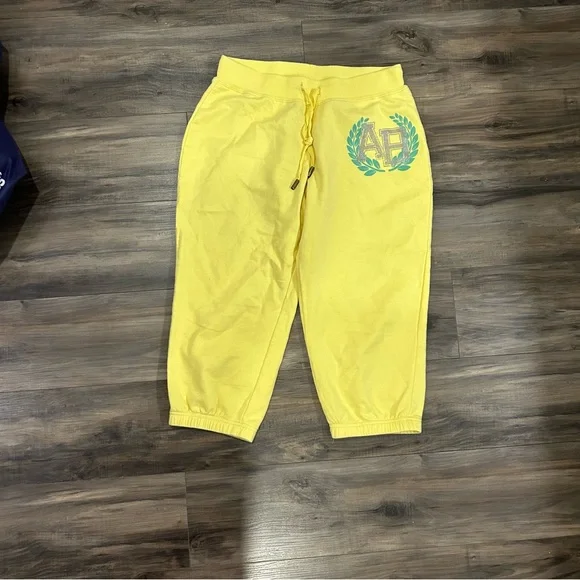 Apple Bottoms Capri Pants - Picture 2 of 6